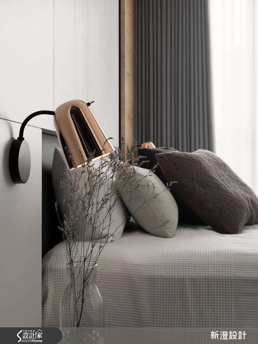 52 坪居家，設計師引用經典的黑白色調，在低彩主調中